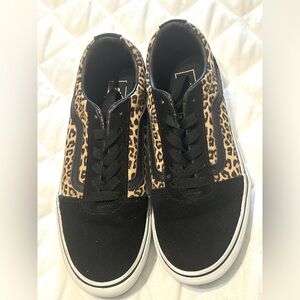 Van’s Leopard Print Black Sneakers
US missy size 4